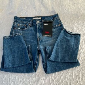 Levi’s Premium Wedgie Med Wash Sz 24 NWT